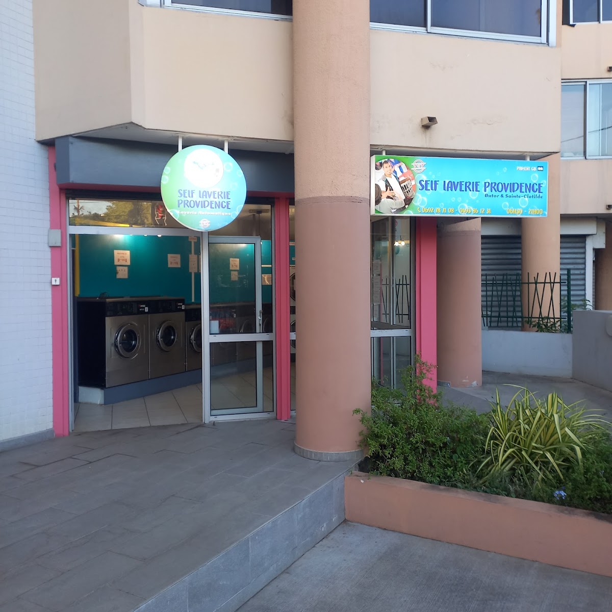 Self laverie providence